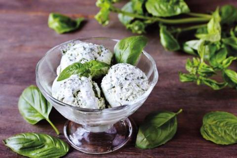Basilikumeiscreme